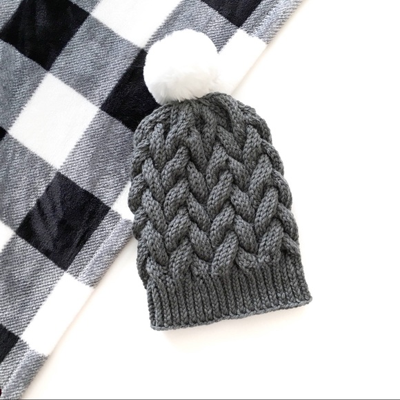 NWT Beanie Hat Gray Cable Knit Handmade Women Girl Teen OS Pom-Pom Merino Wool - Picture 4 of 8